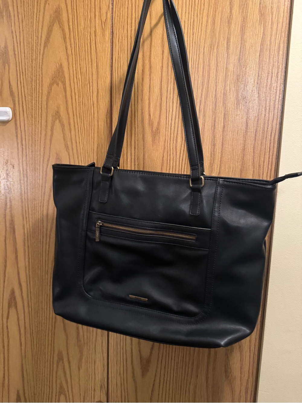 Roots Black Leather Tote with Front Zip Pocket